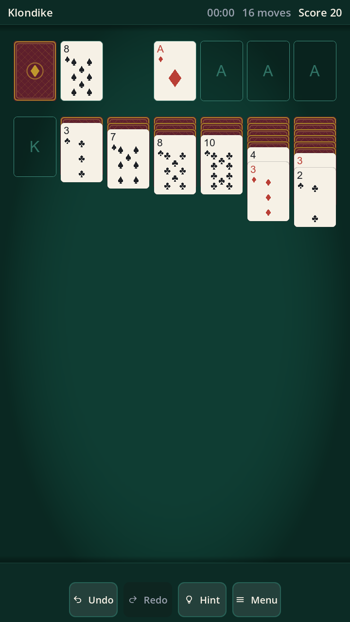 Klondike mid-hand on the emerald table, with the timer, move count and score in the top bar.